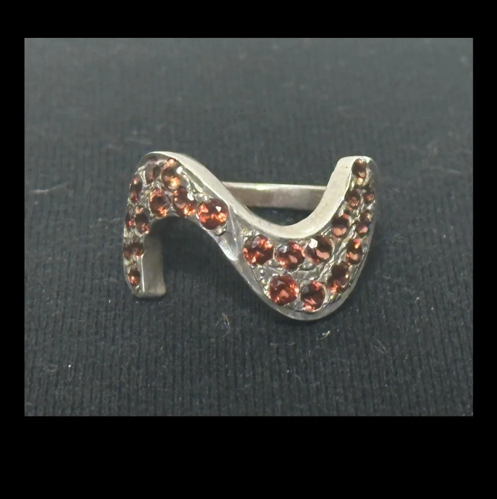 Elegant Silver and Pink Gemstone Ring